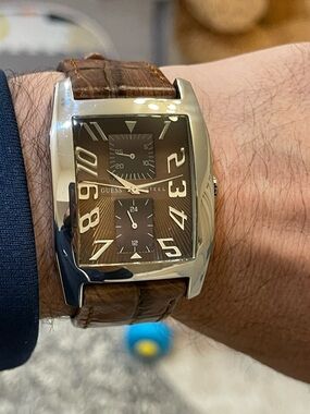 Guess Steel Mens Brown Dial Leather Strap Tank Style Watch Sporty Classy Preppy